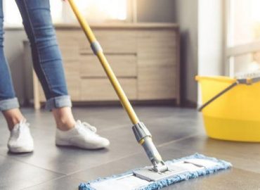 Come pulire un pavimento in ceramica prima di fare un trasloco