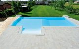 Come scegliere il giusto pavimento per il bordo piscina